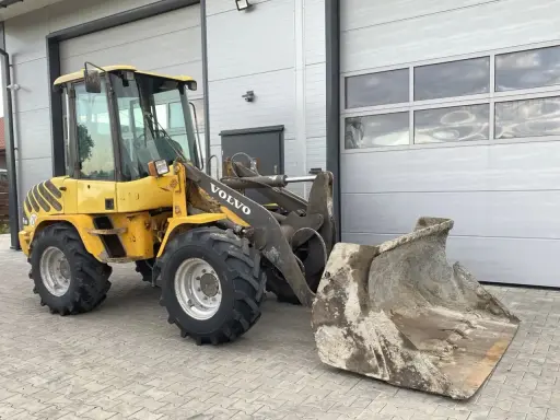 Koparko-ładowarka do 30 tys. zł: Kup mądrze, uniknij pułapek!
