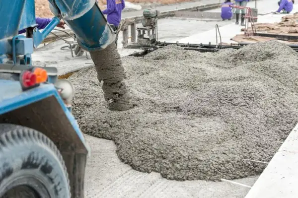 Jak działa betoniarka gruszka? Sekrety jednorodności betonu